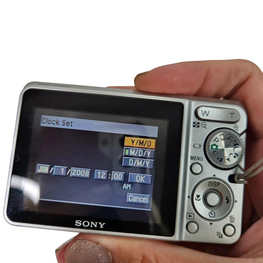 Sony Cyber-shot DSC-S750 7.2MP Digital Camera Silver 3X Zoom 2.5